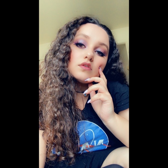 Meet your Posher, Deziree - Picture 2 of 3